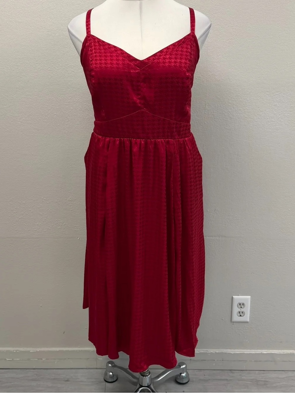 NEW! Torrid Red Satin Jacquard Lace Up Back Midi Dress - Size 26 (4)
